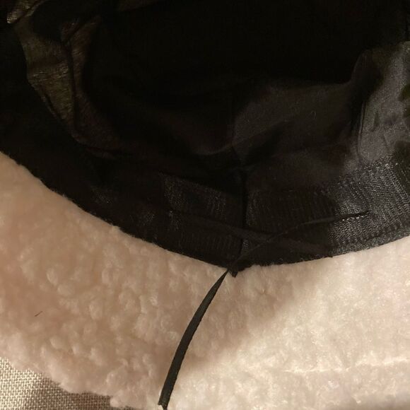 Heart Embroidered Fuzzy Hat - Picture 5 of 7